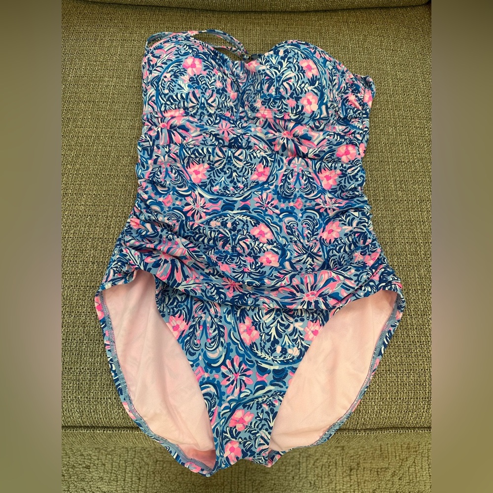 Lilly pulitzer swimsuit size 8